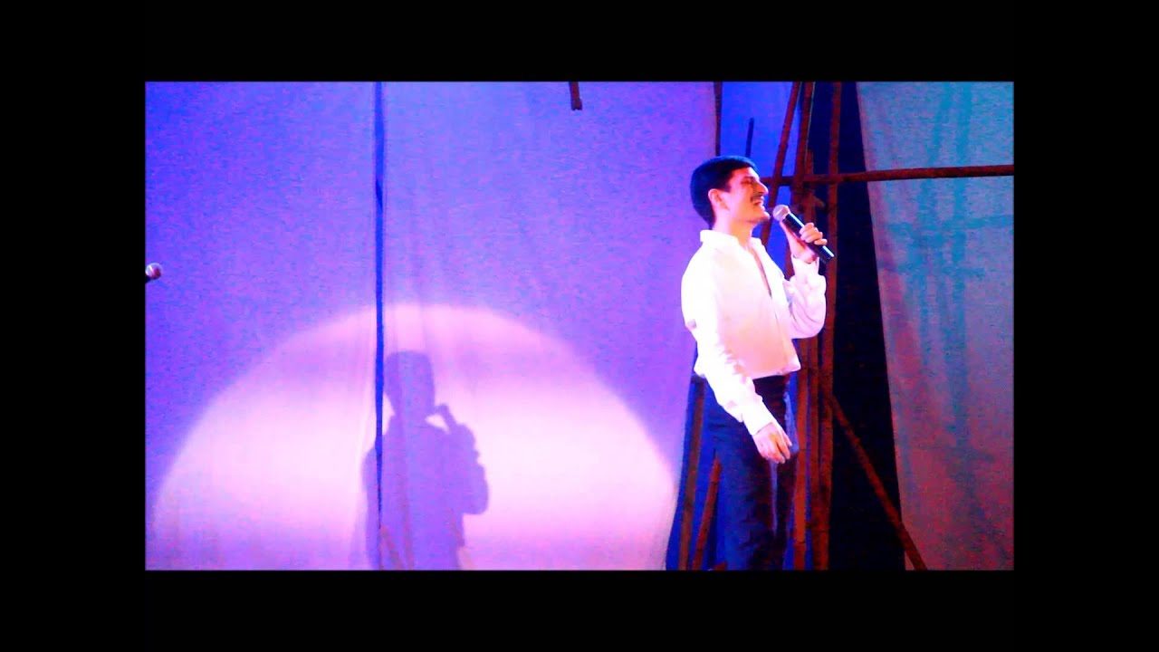 Kuya Manzano hosting on stage at the Rizal Park Open Auditorium Broadway concert, Manila